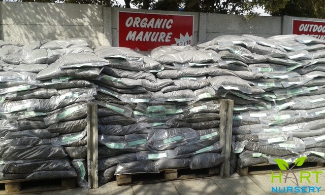compost-manure-potting-soil-mulches